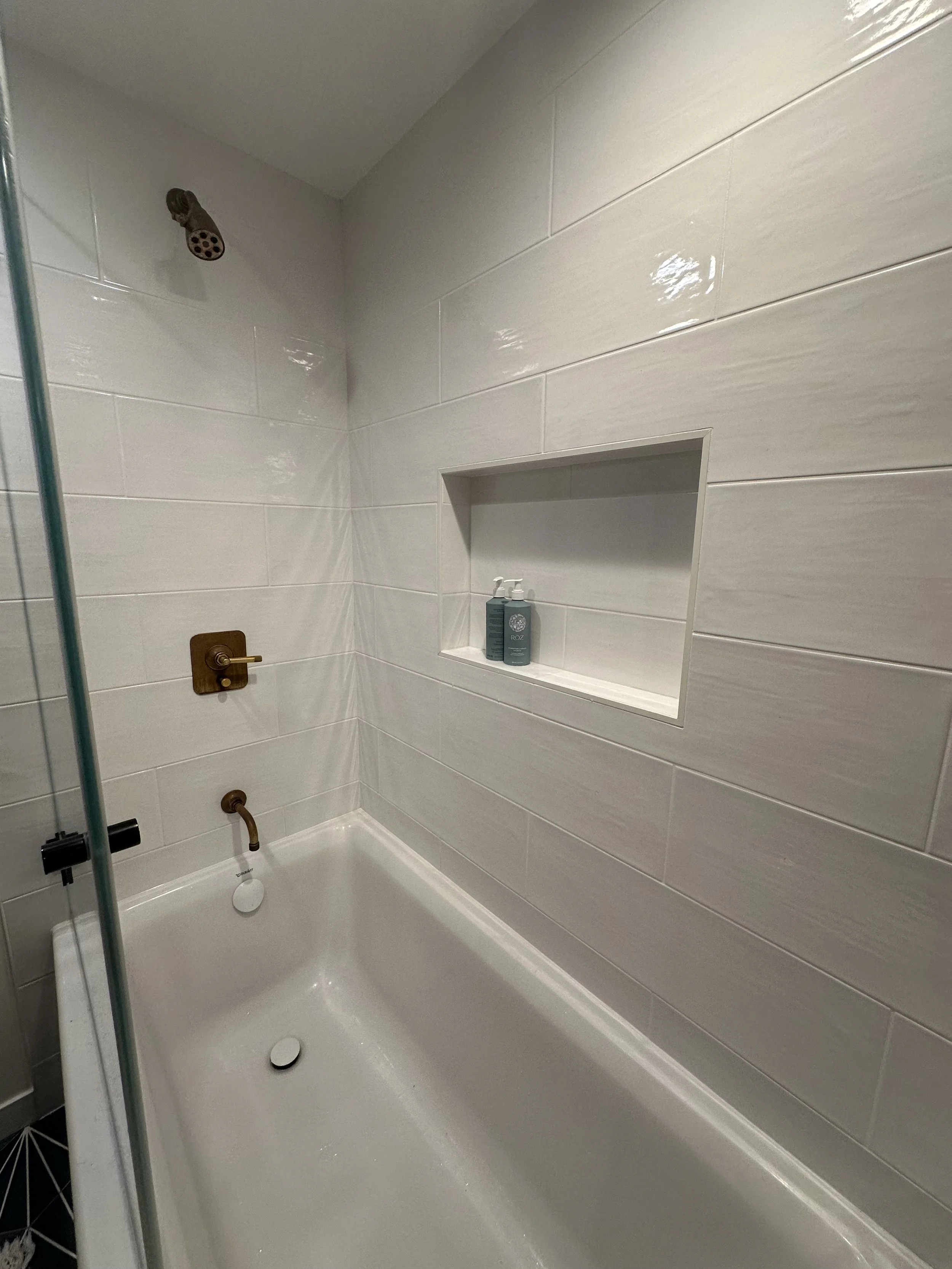  Airy, leak-free Seattle basement bath: Your next unwind oasis. 