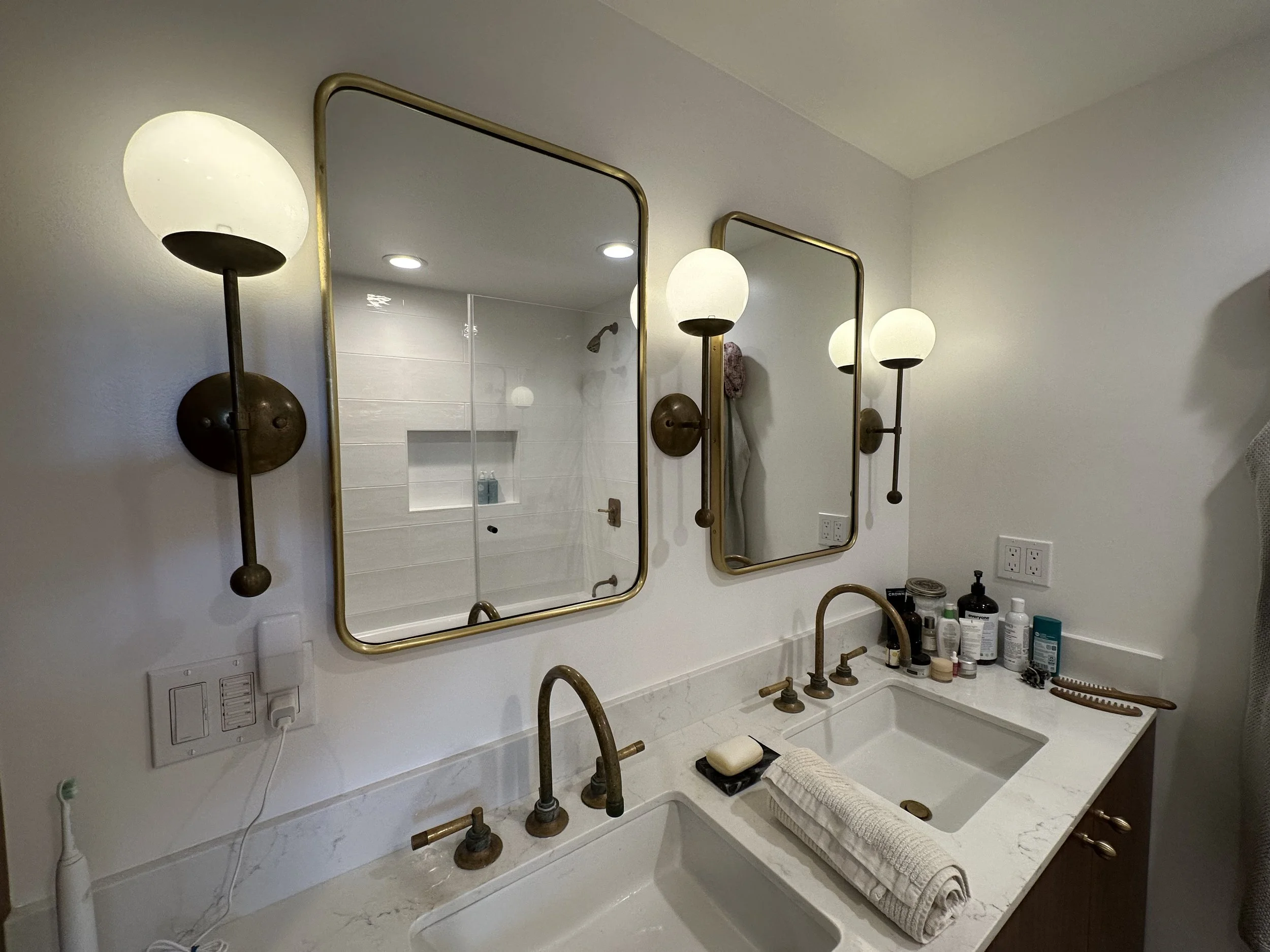  Airy, leak-free Seattle basement bath: Your next unwind oasis. 