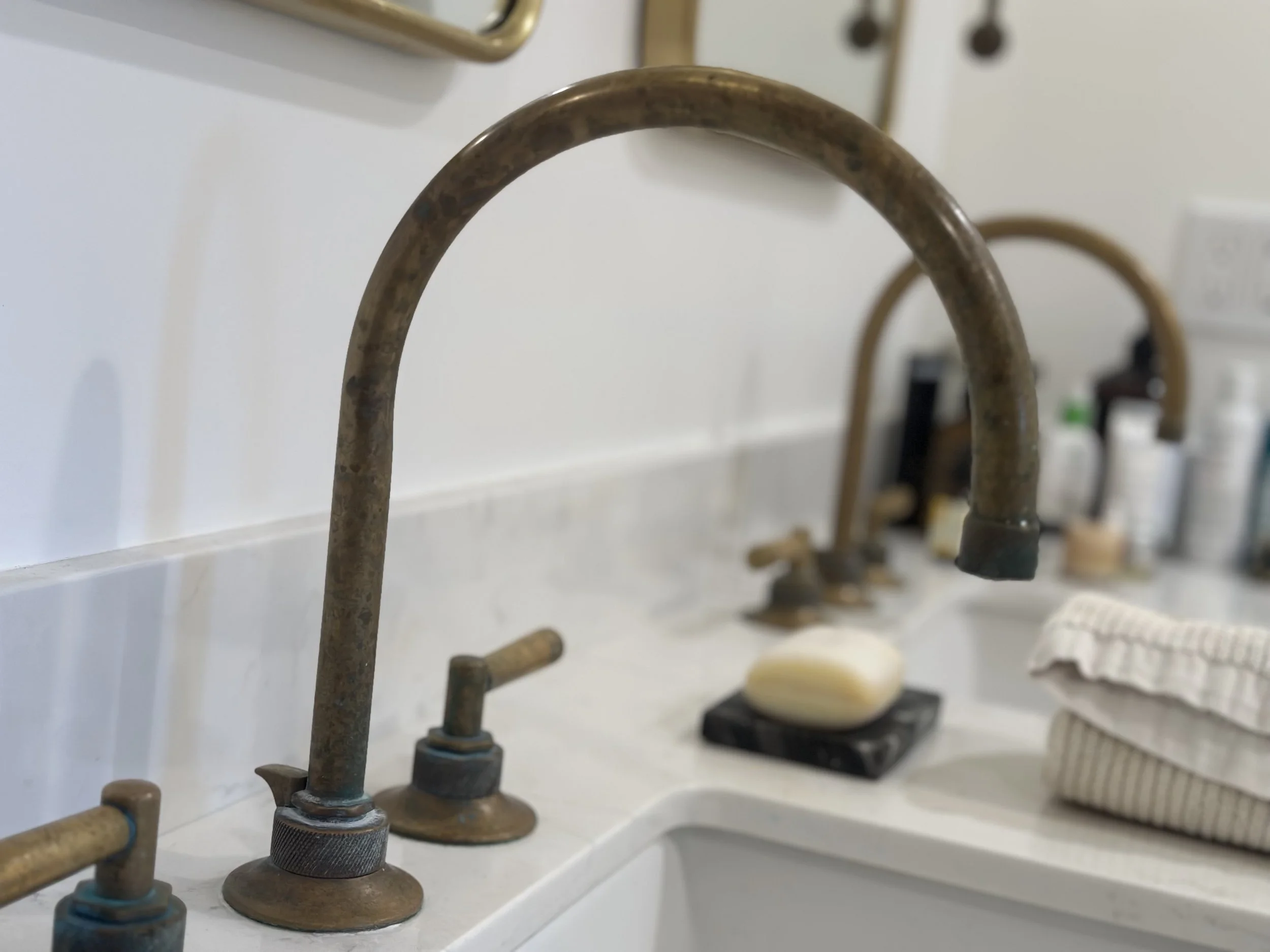  Airy, leak-free Seattle basement bath: Your next unwind oasis. 