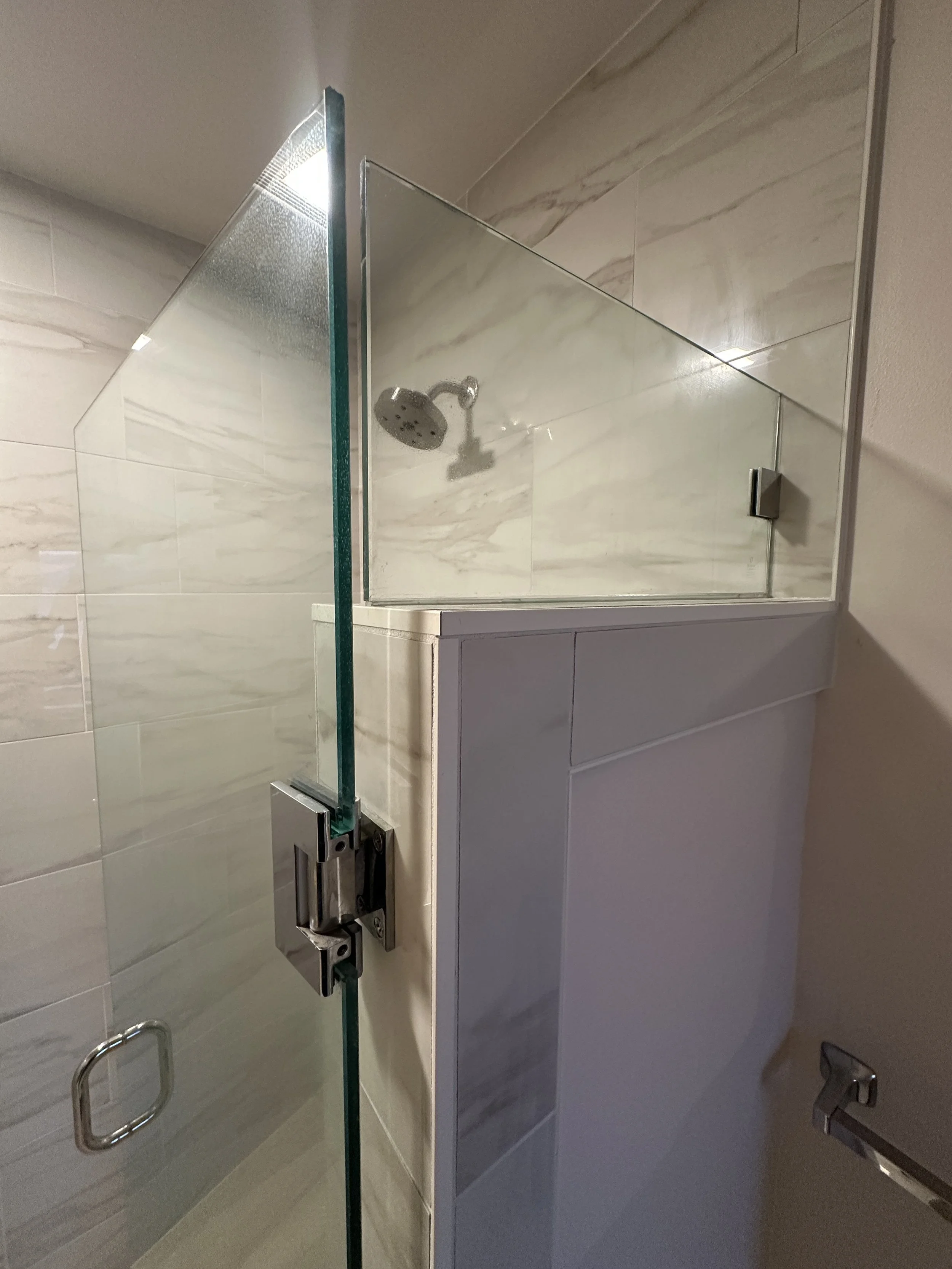 Mercer Island Shower Glass Door After Remodel – Modern Frameless Design &amp; Waterproof Tile Work