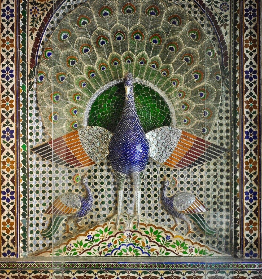Peacock_mosaic_at_Mor_Chowk,_Udaipur_City_palace,_Rajasthan.jpeg