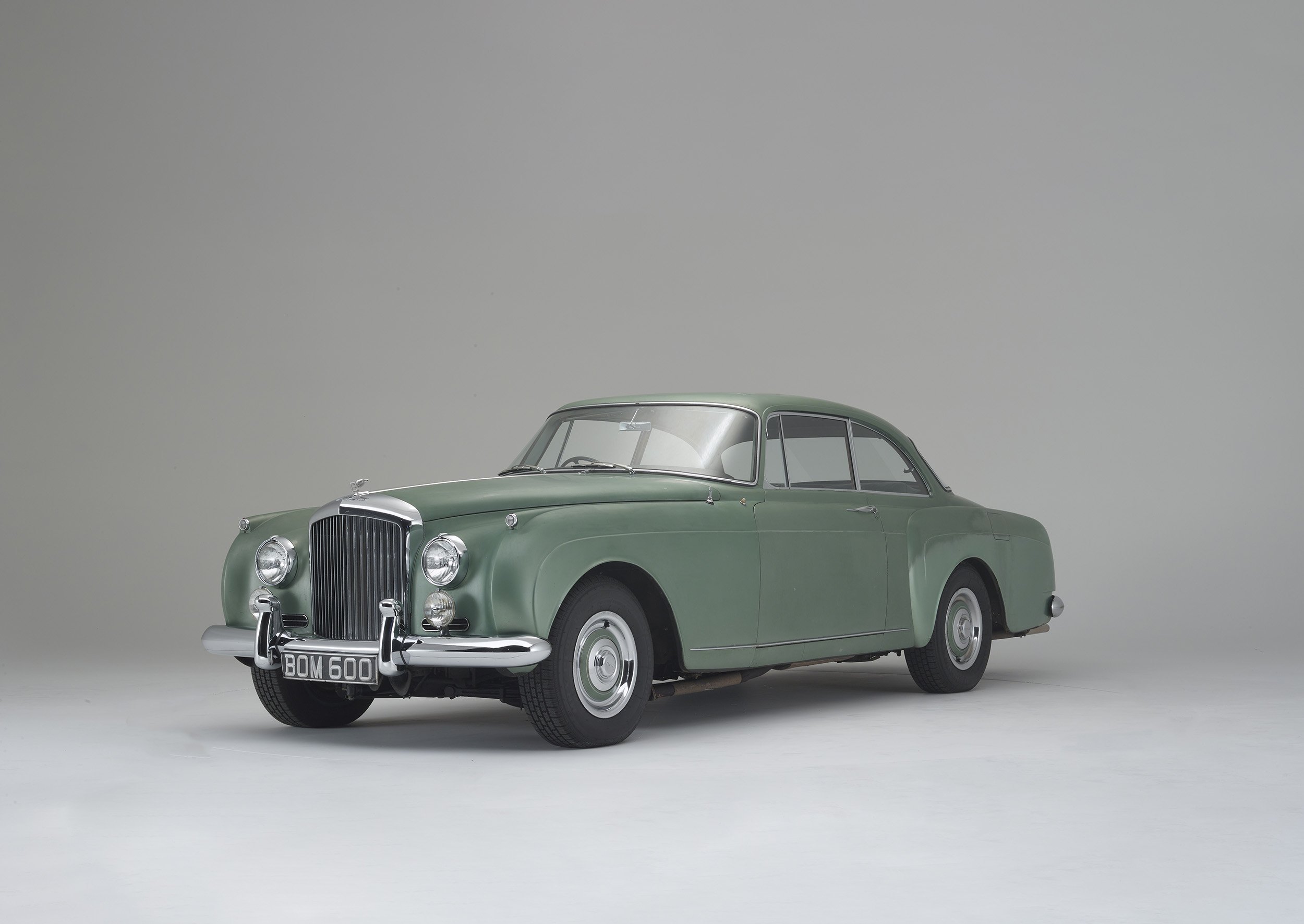 Web_images_2500Px_0016_Ranmore_S_&_E_ Bentley S2 three quarter.jpg