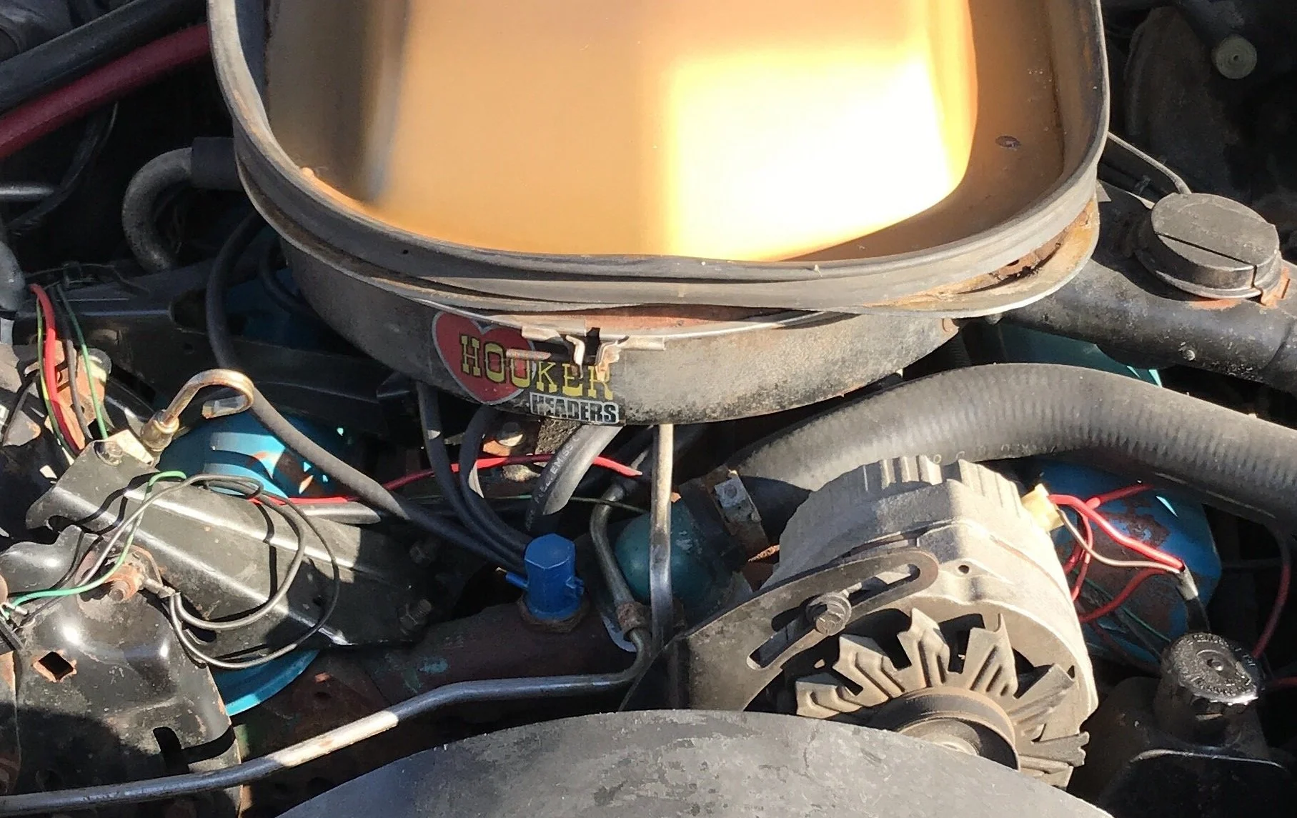 Hooker Header sticker on Macho T/A