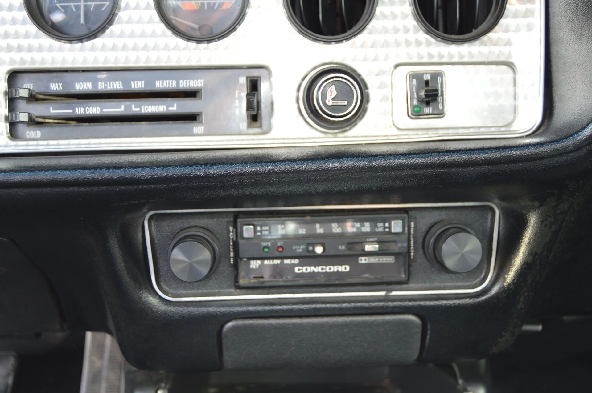 Macho T/A factory concord stereo unit