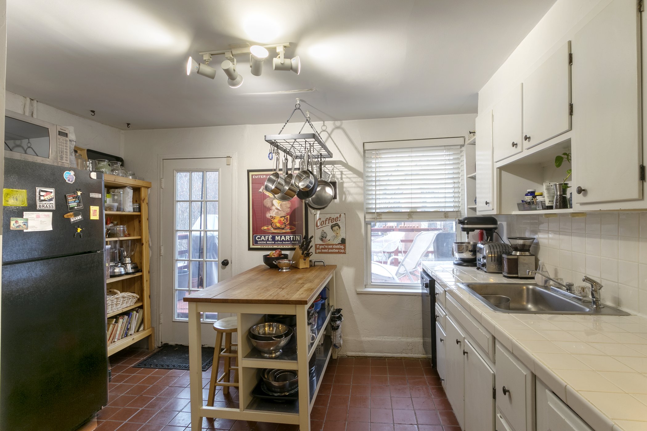 Kitchen 2.jpeg
