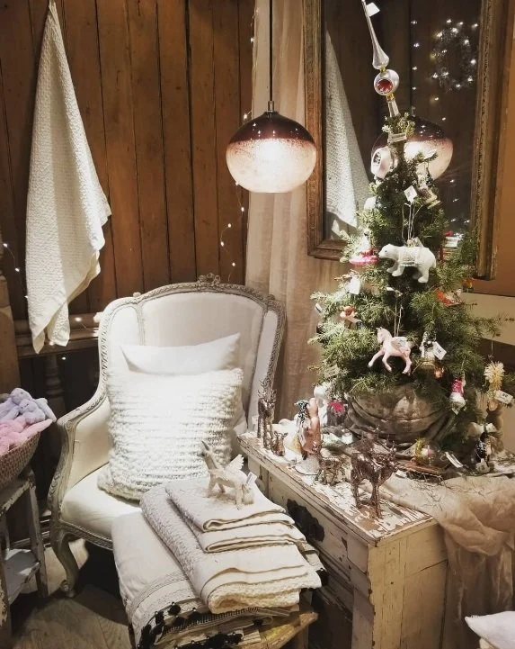 Traditional Joy, Modern Ways – Restraint and Repetition this Season with Lorraine Liste!