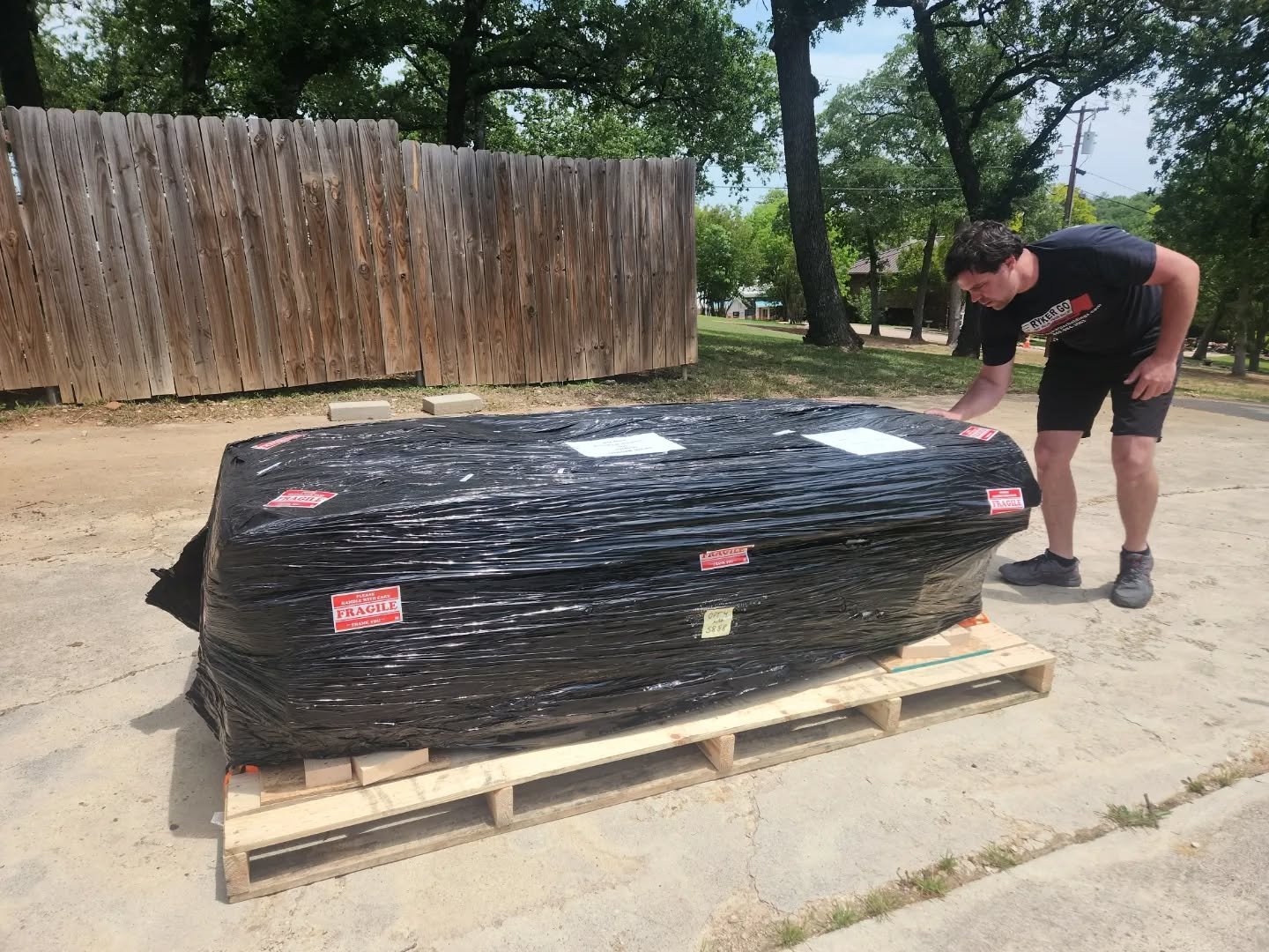 One hospital bed down and two to go! @305biomedical hires us at Ryker Go because we specialize in bringing in these 400-800lbs hospitals inside a customer's home!

Stay tuned for our next deliveries in the DFW area!

#dallastexas #southlaketexas #tex