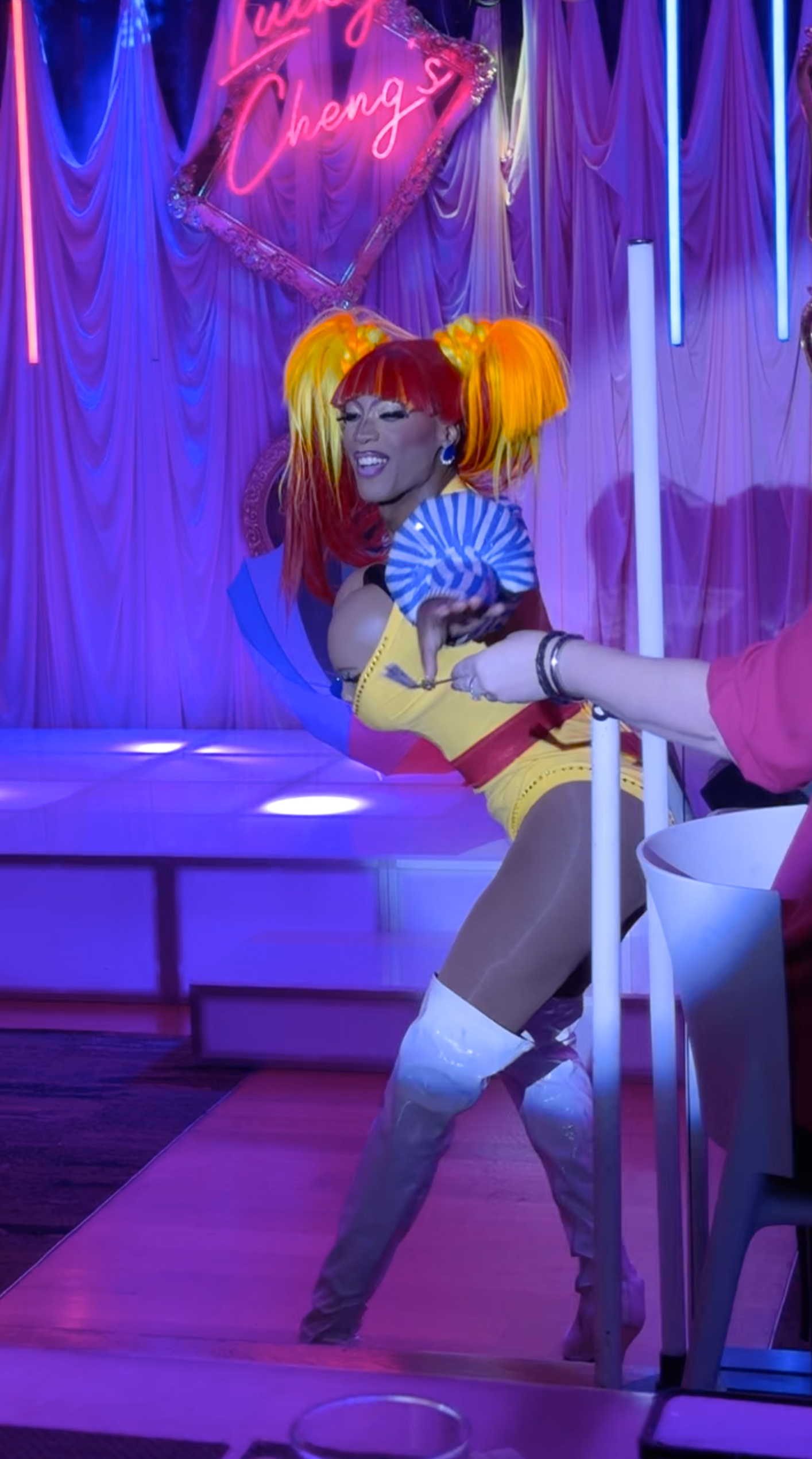 Wonderland show .png