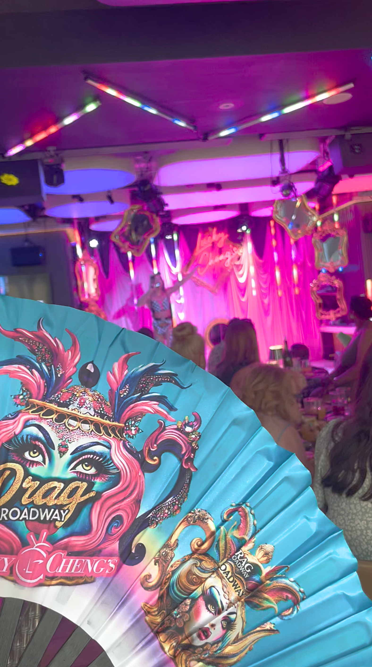 Drag Broadway fan.png