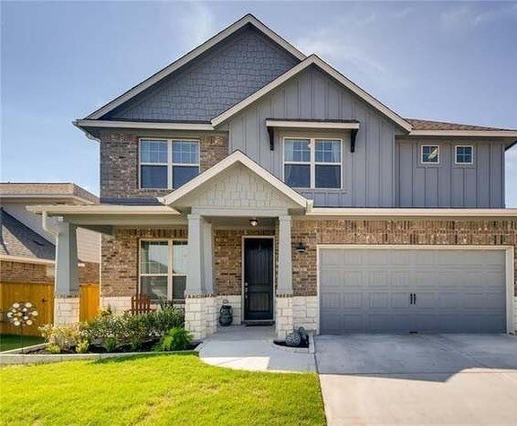 🎉SOLD!🎉 Congrats to my sweet clients on their very first home in Texas!
.
.
.
Despite COVID-19, buyers and sellers in Austin are actively (and safely!) making moves. Let me know if I can help with any of your real estate needs!🏡
.
.
#austinrealest