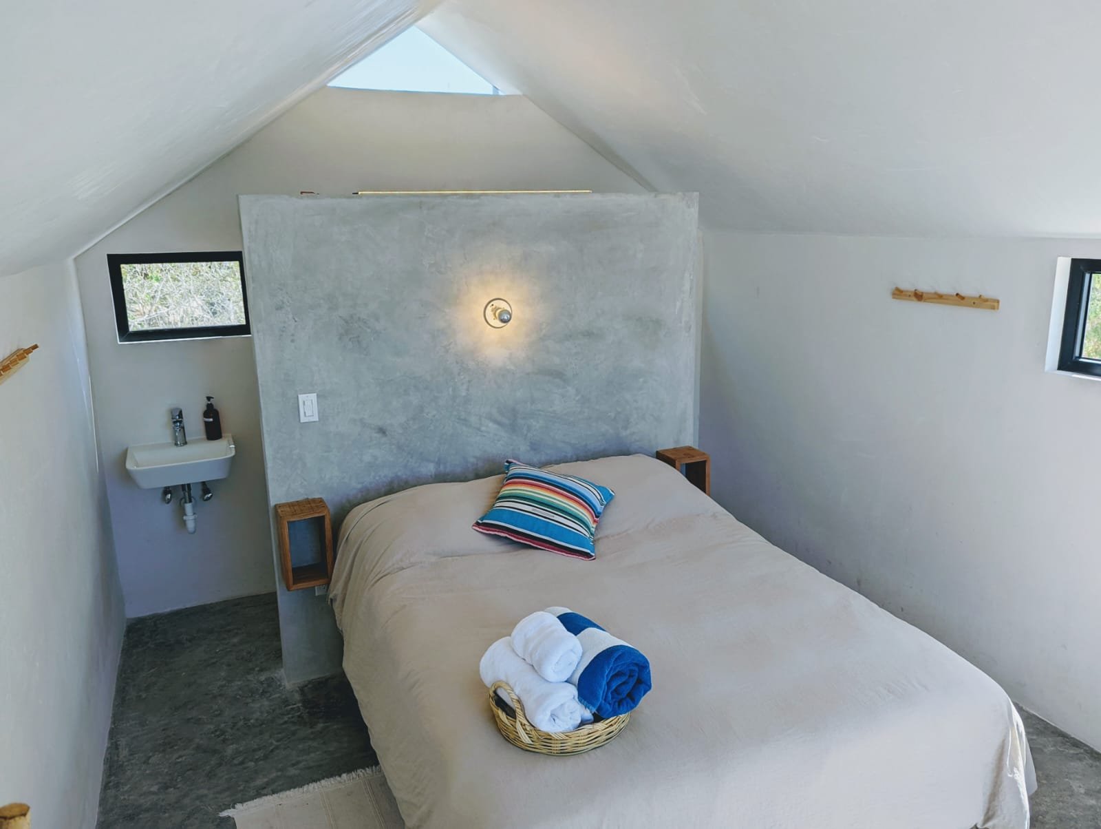 Cabana w bath2.JPG
