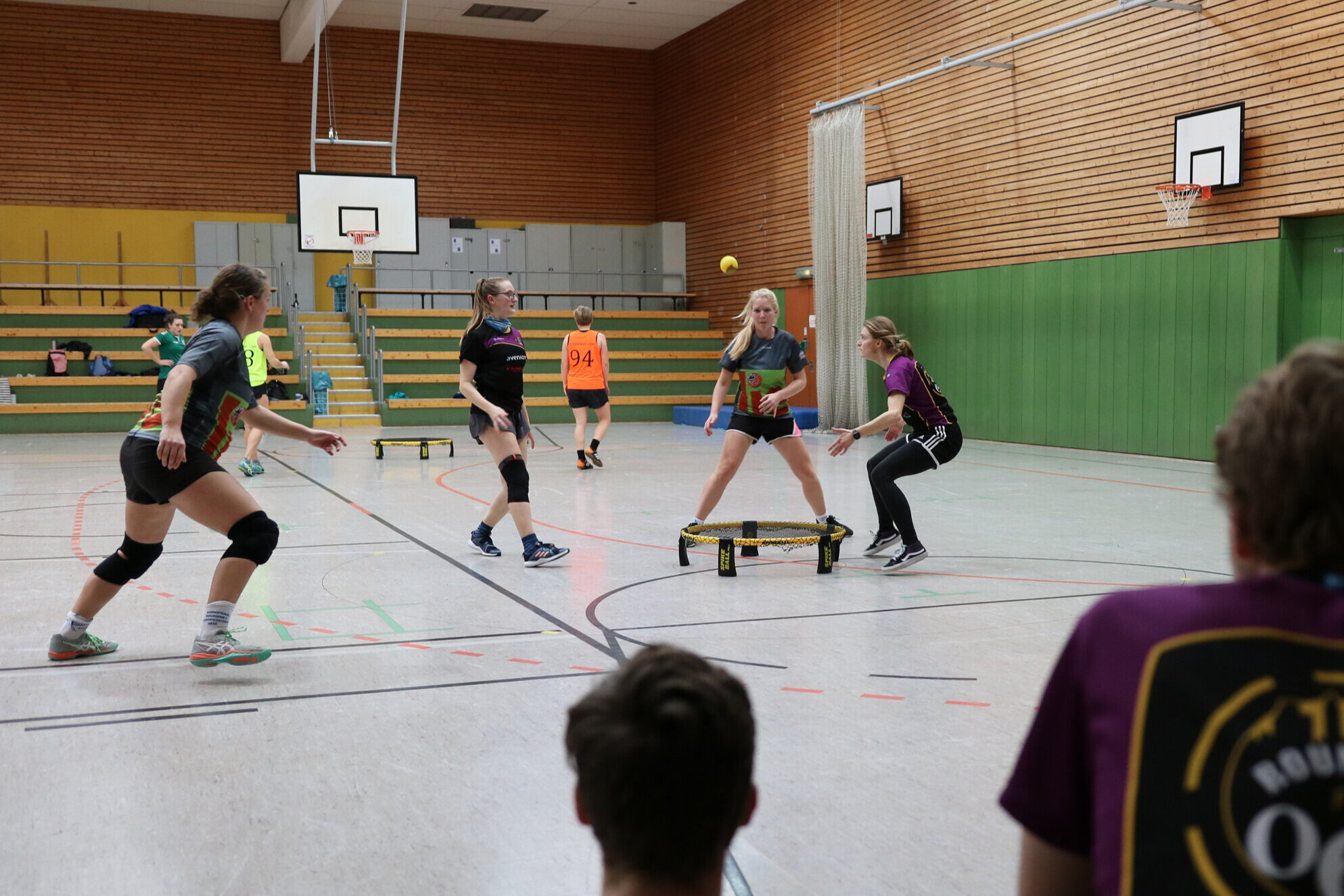 Frauen schlagen erstmals alleine auf