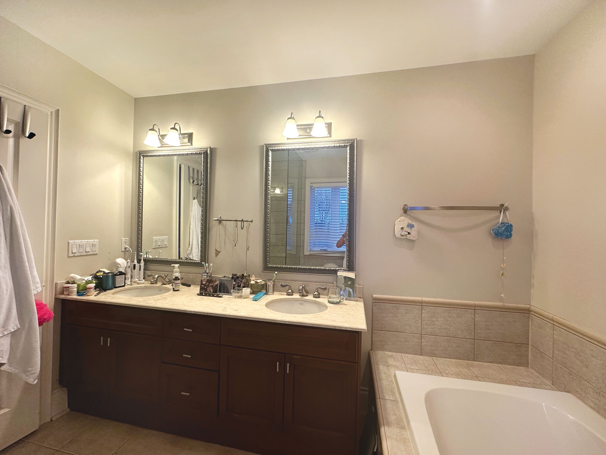 LJ_Ensuite-Washroom_Before_02.jpg
