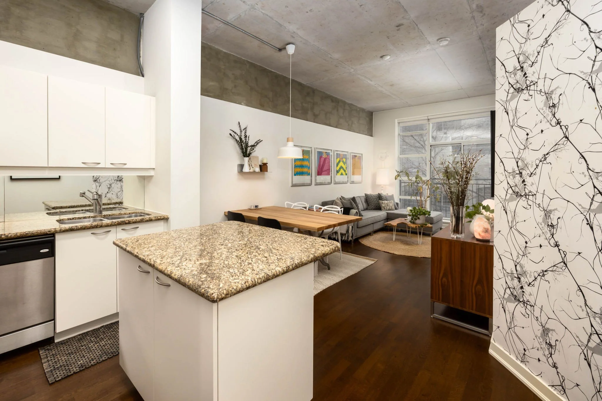 3-web-or-mls-304-955-Queen-St-W-003.jpg