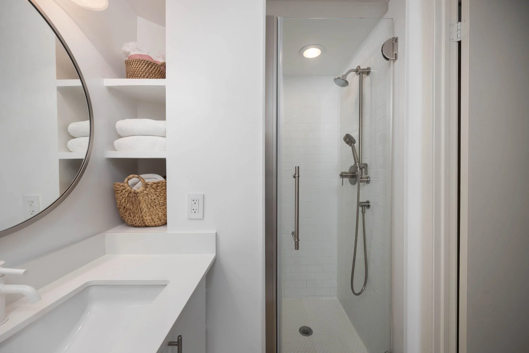 16-web-or-mls-304-955-Queen-St-W-016.jpg