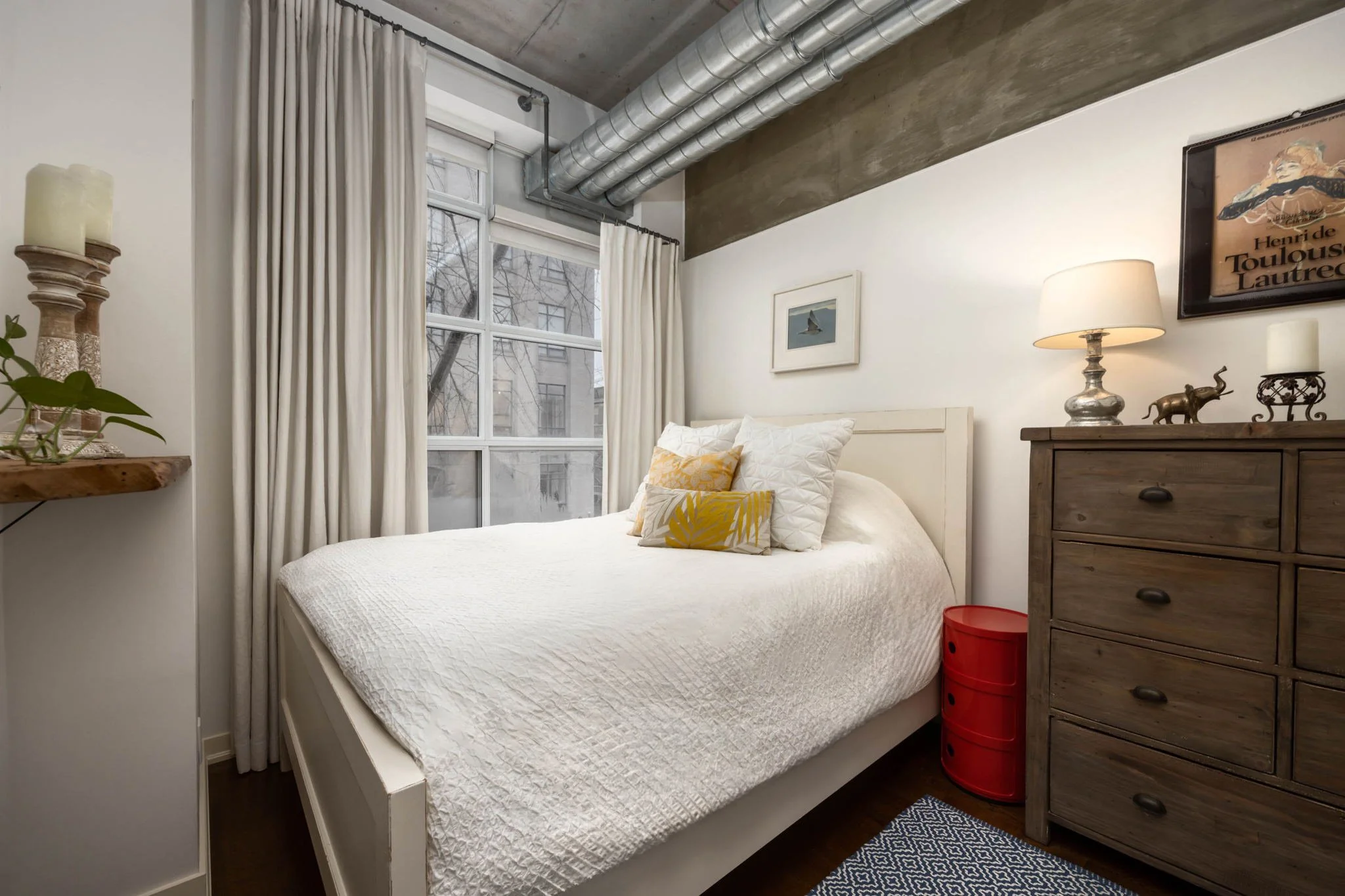 11-web-or-mls-304-955-Queen-St-W-011.jpg