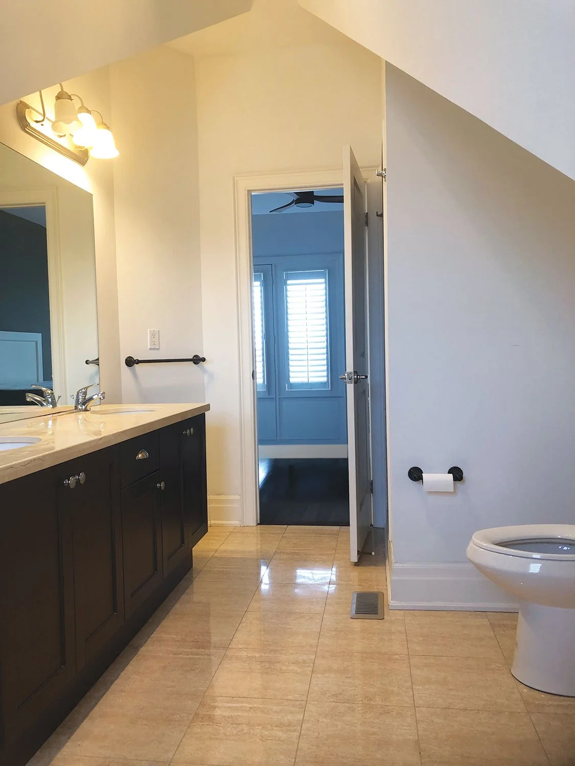 Ensuite-Washroom_Before_01.jpg