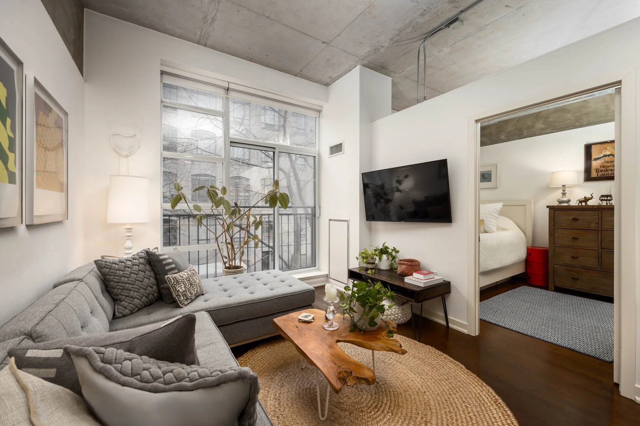 9-web-or-mls-304-955-Queen-St-W-009.jpg