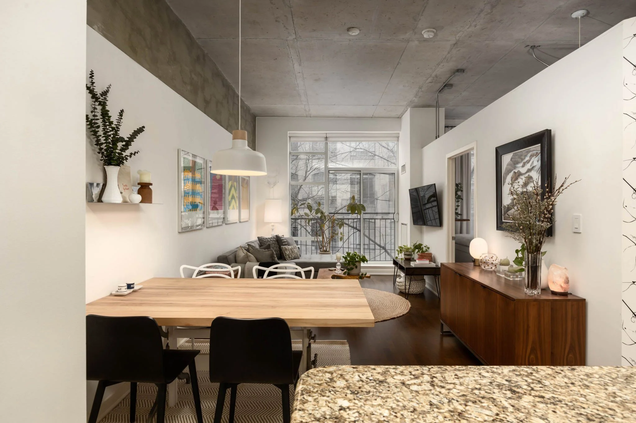 5-web-or-mls-304-955-Queen-St-W-005.jpg