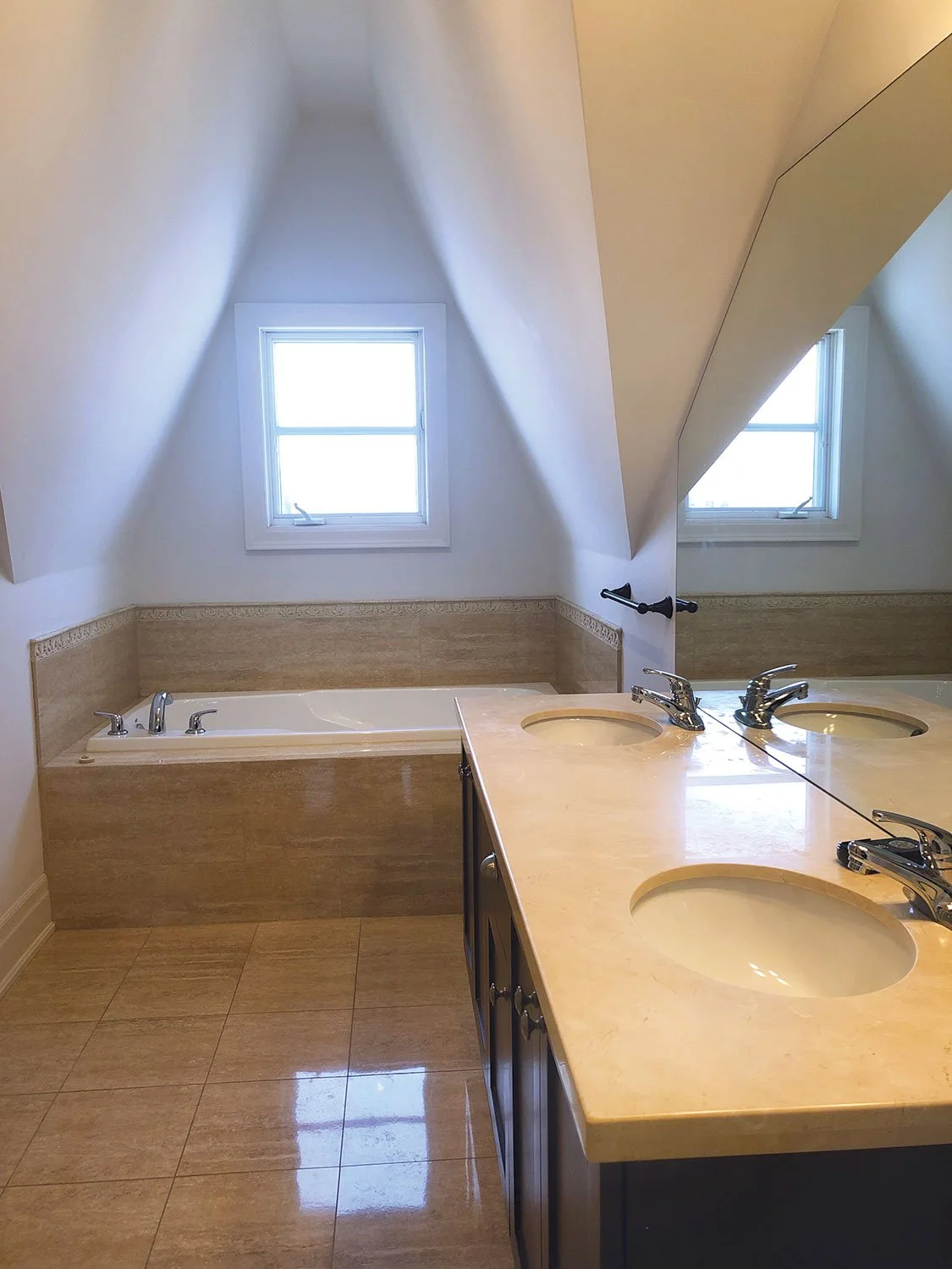 Ensuite-Washroom_Before_02.jpg