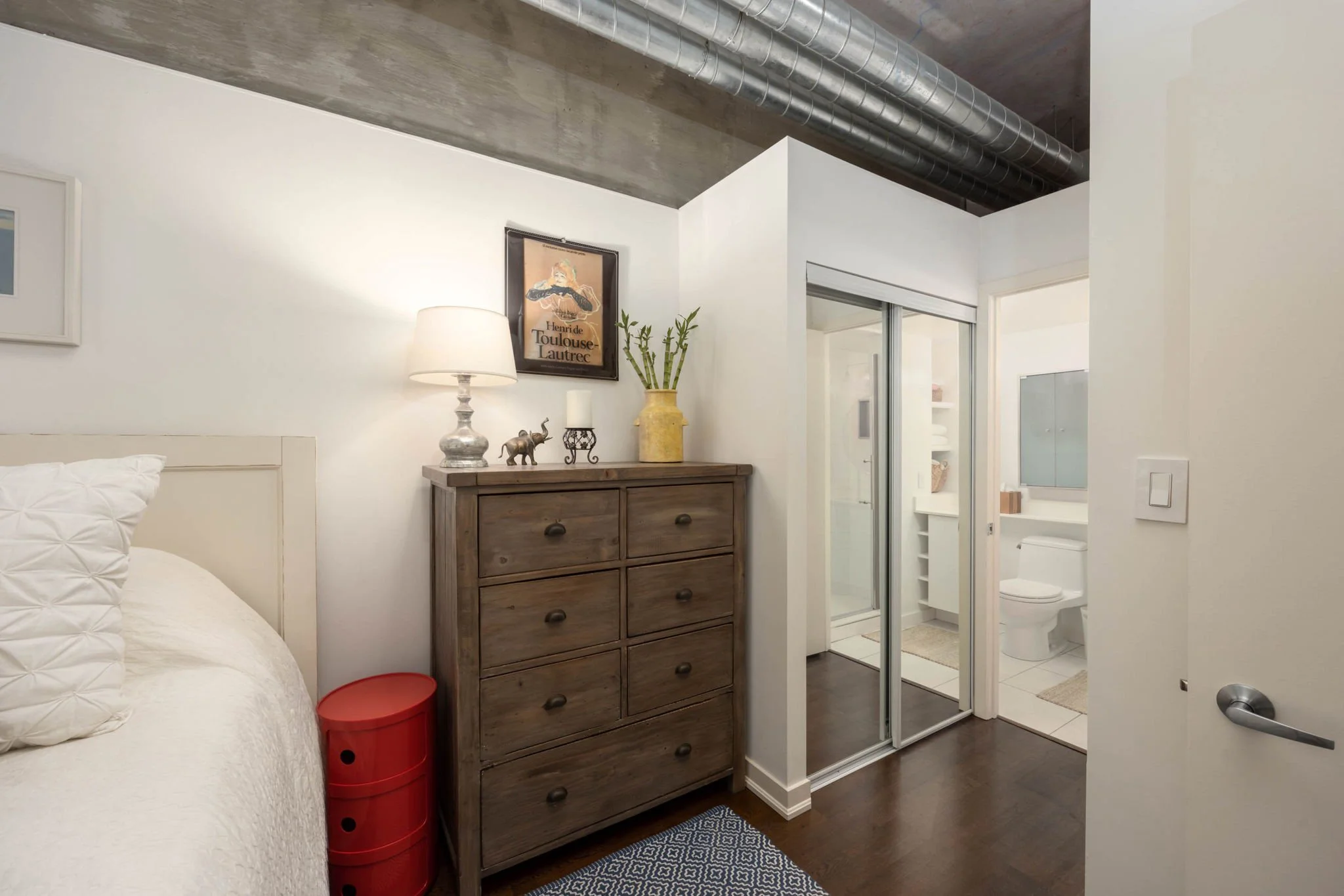13-web-or-mls-304-955-Queen-St-W-013.jpg