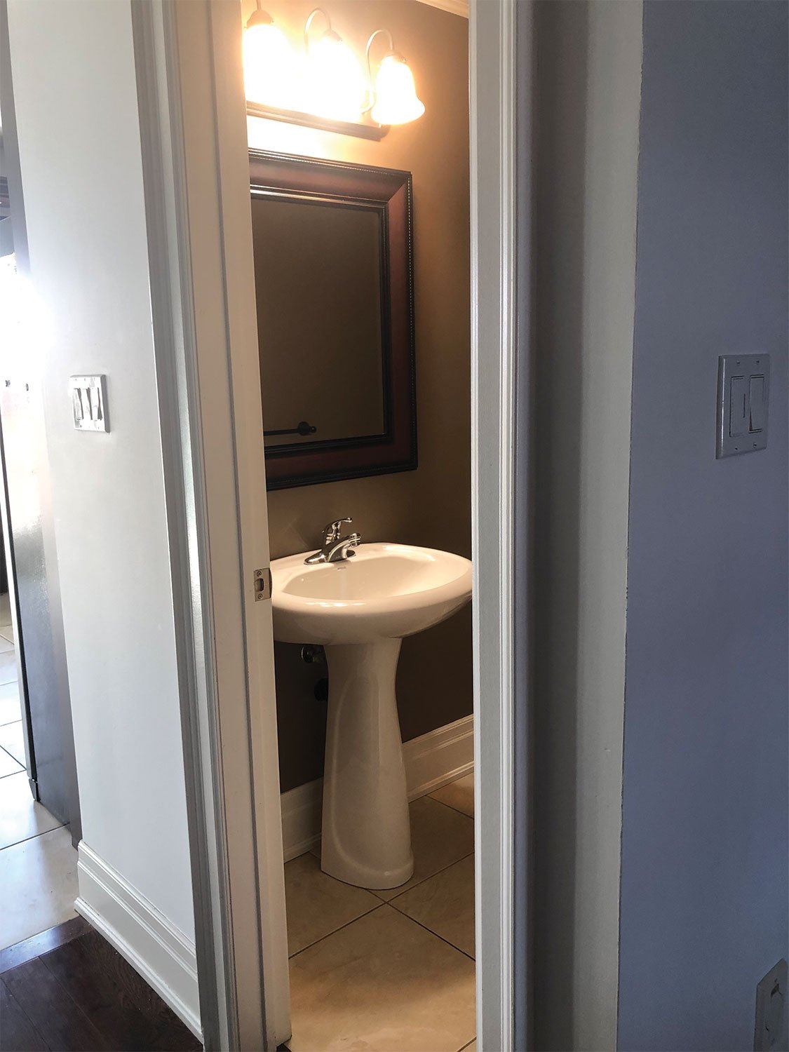Powder-Room_Before_02.jpg