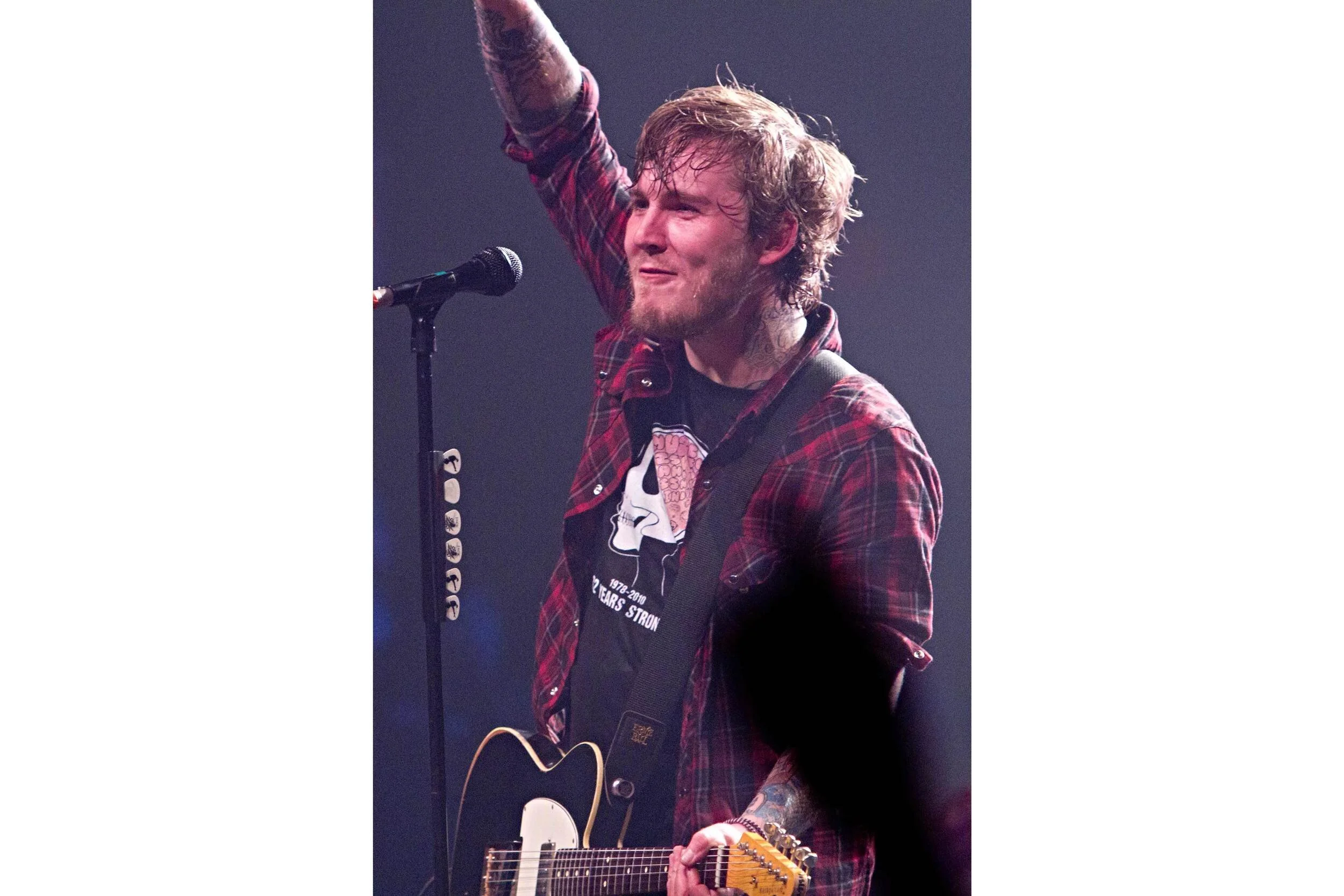 Still Photography  Live performance photography documenting New Jersey punk band The Gaslight Anthem's holiday performance at Asbury Park's Convention Hall with a surprise appearance by Bruce Springsteen. Select images published January 2012 print ed