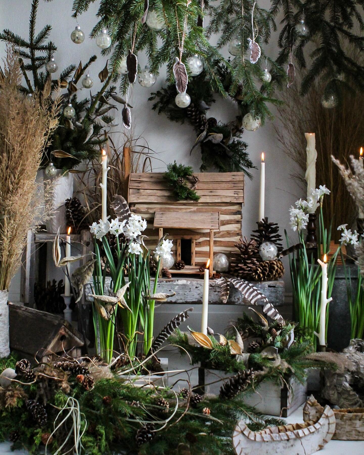 We’ve wrapped up our first family Thanksgiving at Arkwood, packed up our botanical studio and we’re heading up to Vermont for this weekends wreath workshops at @mettoweemint
We’re excited to kick off the season with our festive fri