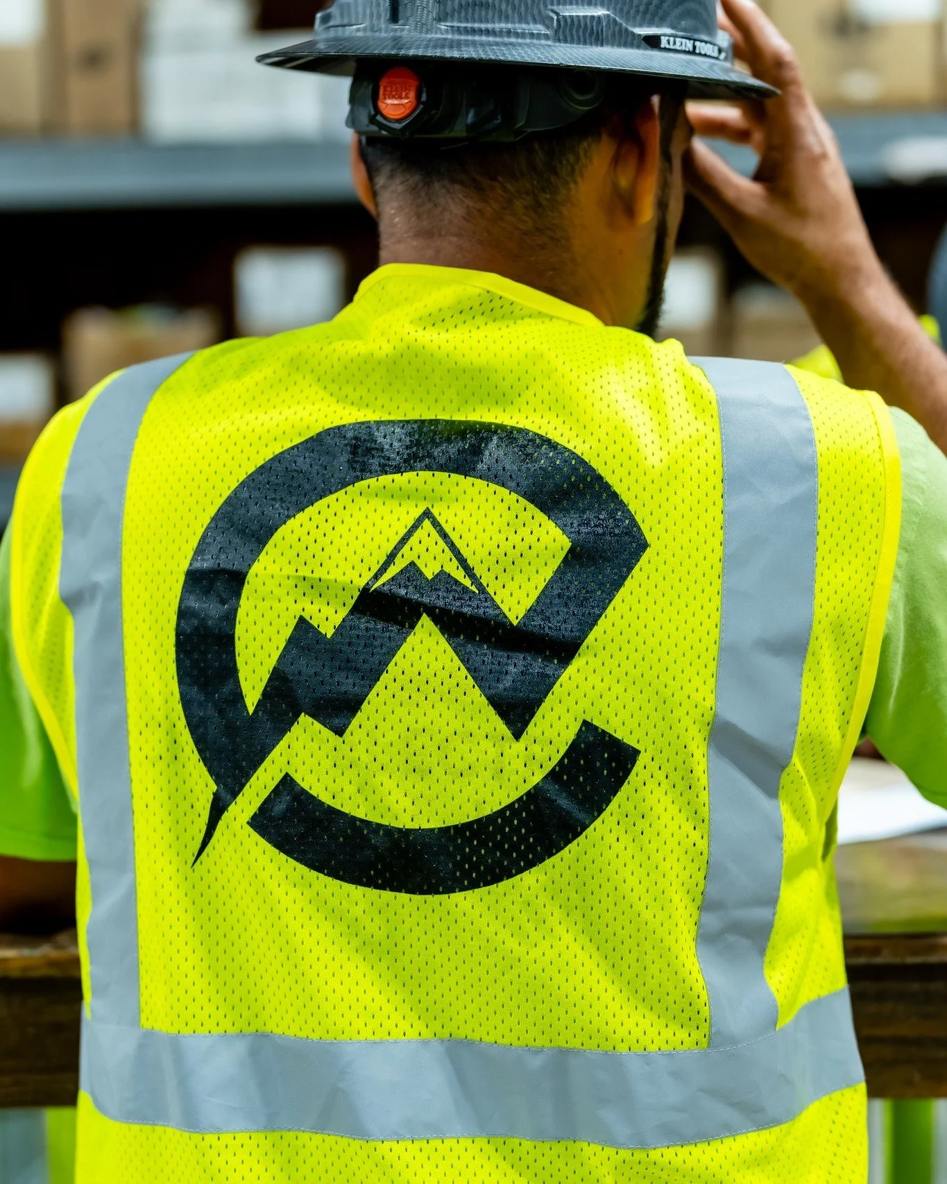 Need to capture branding images for your company but don't want to interrupt your employees' busy day of work? Here's an example of how we achieved this goal on a recent branding shoot we did for boss lady @monika_normand_creative