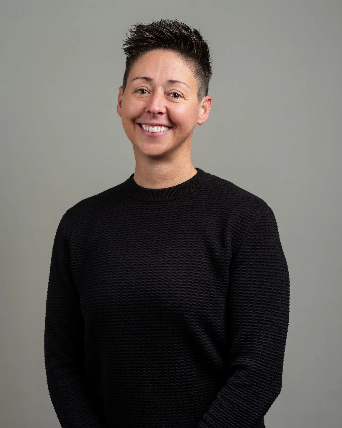 Ooh, what a treat to do some headshots on beige!
Loving how the black &amp; navy are popping 🖤💙

📸 content captured for @monika_normand_creative