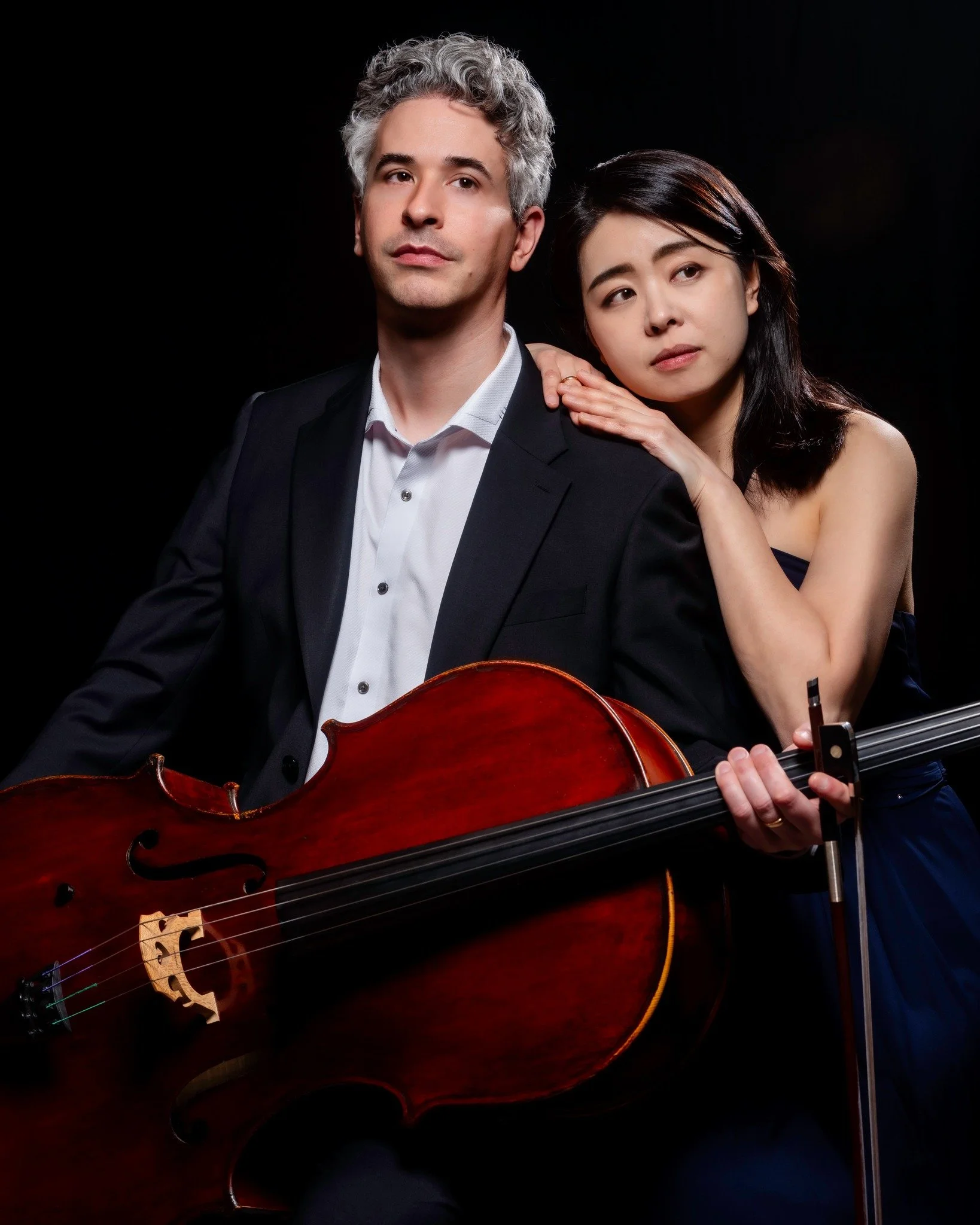 Snippets from a headshot photographer's dream shoot.
Thank you to @mementos_music_group for embracing the drama of the black backdrop! 🖤