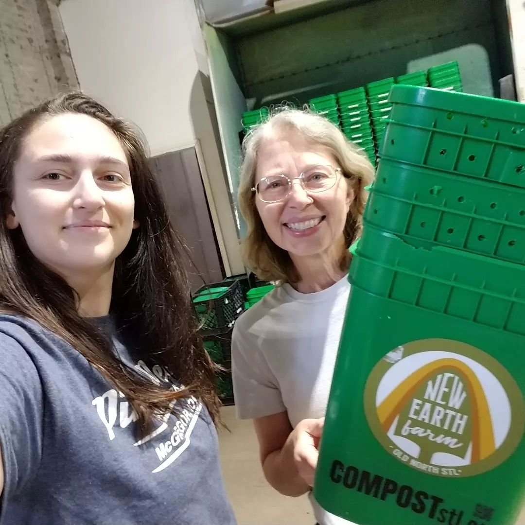 Have you ever wondered what we do with our broken buckets and lids? Although they're recyclable, we've saved them in the hope that they could one day be repaired or upcycled, and today is that day!!

Terri of @table_to_garden visited Melody and Stace