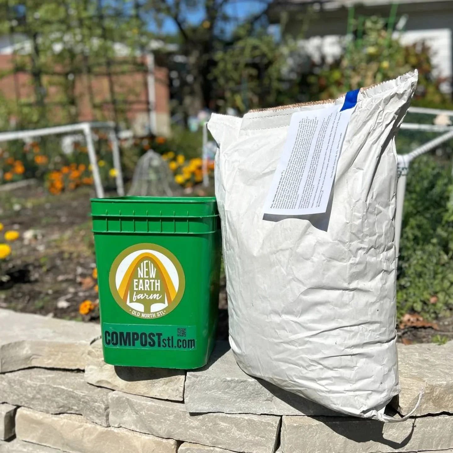 Hey residential subscribers! It's FALL GIVEBACK time!! 🍂Have you ordered your FREE bag of beautiful compost from the portal shop?! 💚