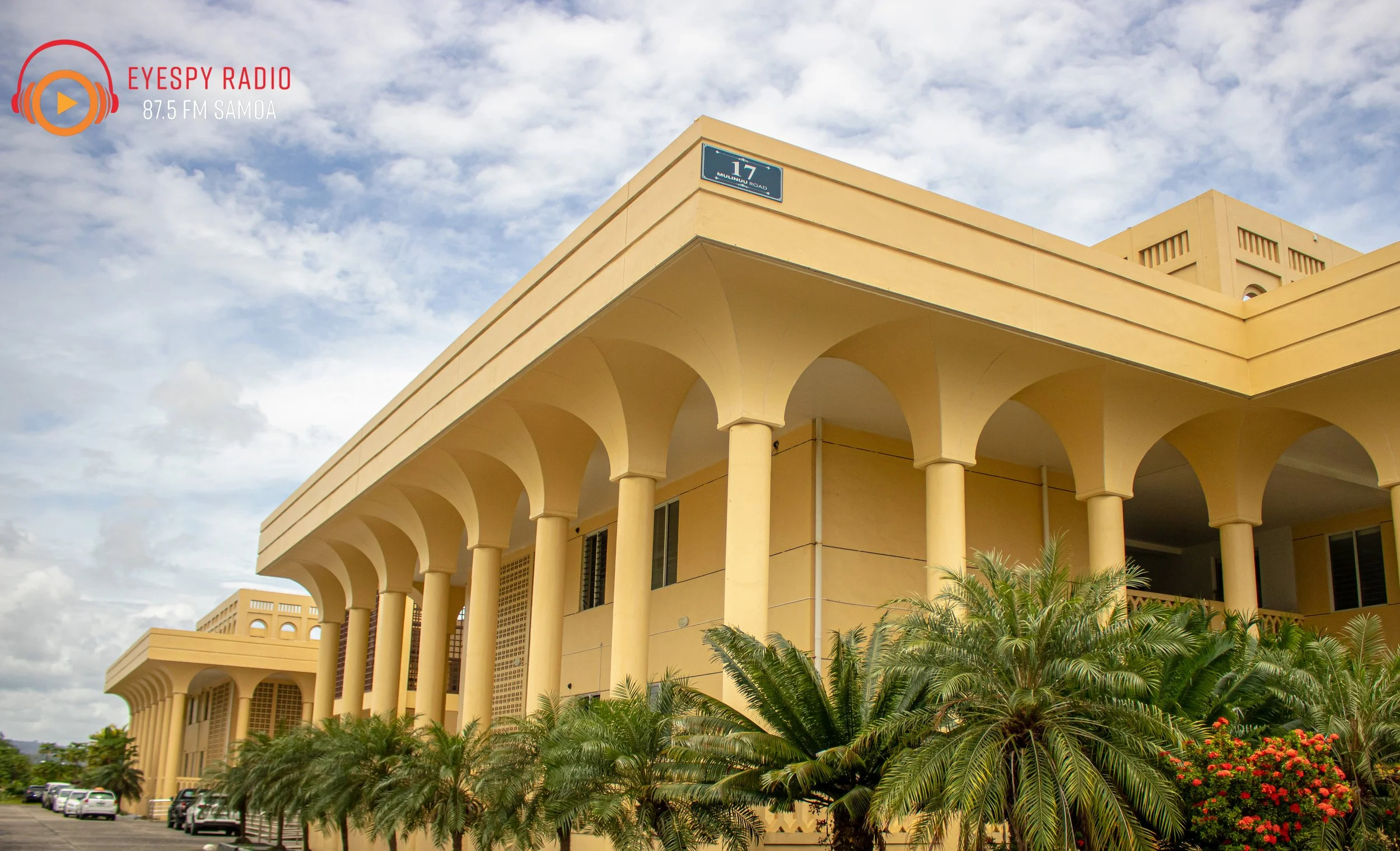 TE'ENA E LE TAMAITAI SA FAIGALUEGA I LE SUPAMAKETI O LE FARMER JOE TUUA'IGA O LE GAOI E FAASAGA IA TE IA