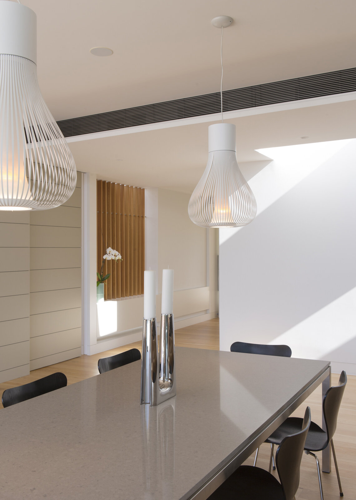 09 Dining back to Entry_008371.jpg