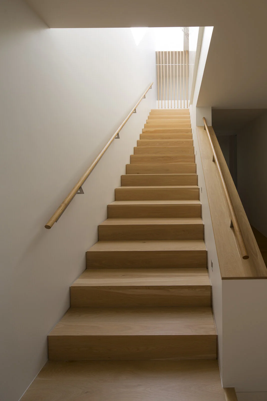 27 Main Stair _008091.jpg