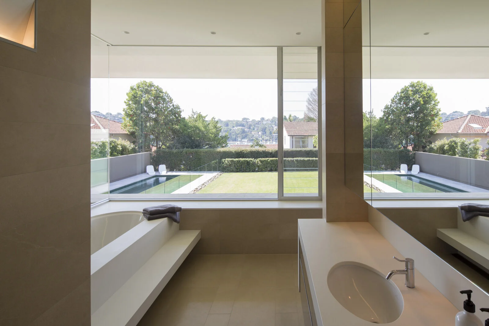 31 Bed 1 Ensuite_008136.jpg