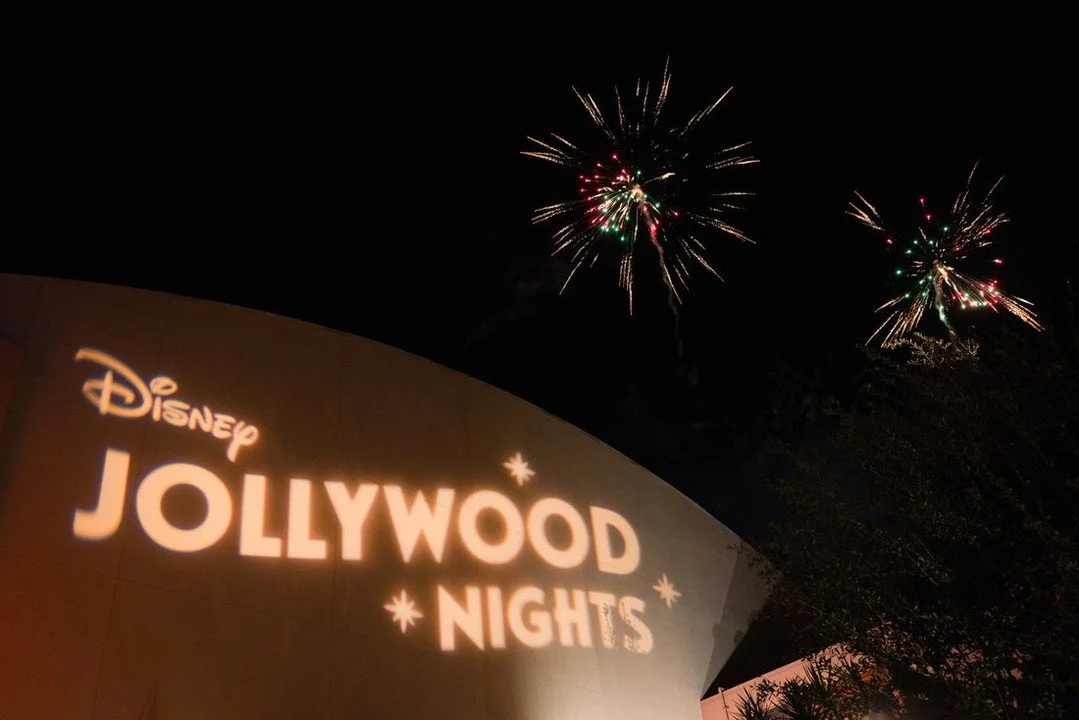 Lights, camera&hellip; holiday magic!⁣
⁣
Disney&rsquo;s Jollywood Nights is where old Hollywood glamour meets holiday sparkle &mdash; a festive after-hours event at Hollywood Studios filled with glitz, music, and merry magic. ⁣
⁣
🎭 Live entertainmen