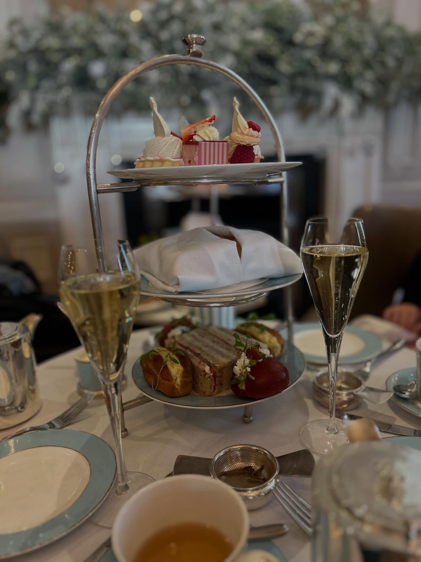 London Day Four!  Tea at the Kensington, tour of London for the kids, and an amazing concert!  The clip is from their technical rehearsal. Alumni Audrey was invited to sing, so it was extra special to see them all in South Blue again!