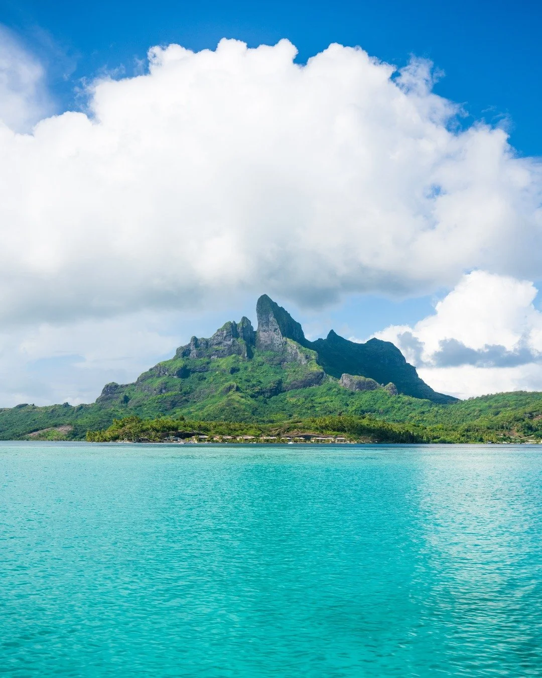 If you&rsquo;ve been craving sunshine, slower mornings, and that completely unplugged feeling&mdash;this is your sign to head west.⁣
⁣
In Hawaii, you get the perfect mix&mdash;adventure + ease. Think waterfalls, volcano views, beach days, and amazing