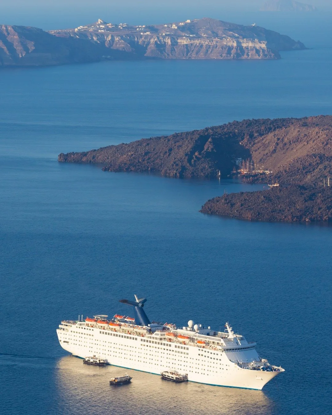Ever wondered whether you'd enjoy a river cruise or an ocean cruise more?⁣
⁣
The truth is... neither is better than the other. They just offer completely different experiences.⁣
⁣
Ocean Cruise⁣
⁣
Endless entertainment (Broadway-style shows, casinos, 