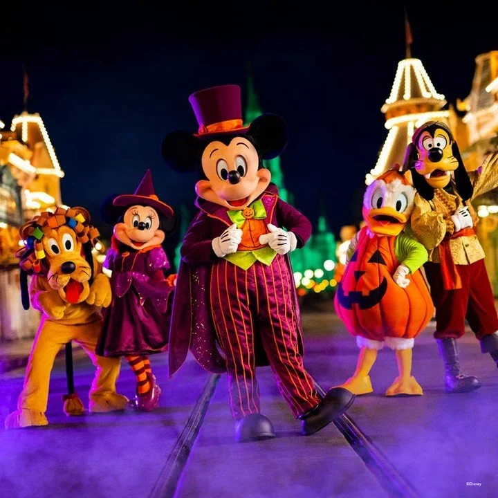 Arriving at Walt Disney World during Halloween season means being welcomed with a little extra seasonal magic.⁣
⁣
From Mickey and Minnie in their Halloween looks to the festive decorations throughout the parks, the Halloween atmosphere starts the mom