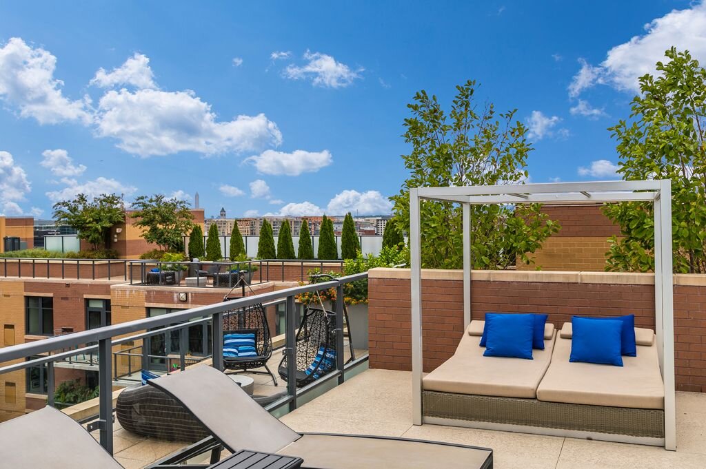 camden-noma-apartments-washington-dc-rooftop-outdoor-lounge-7.jpg