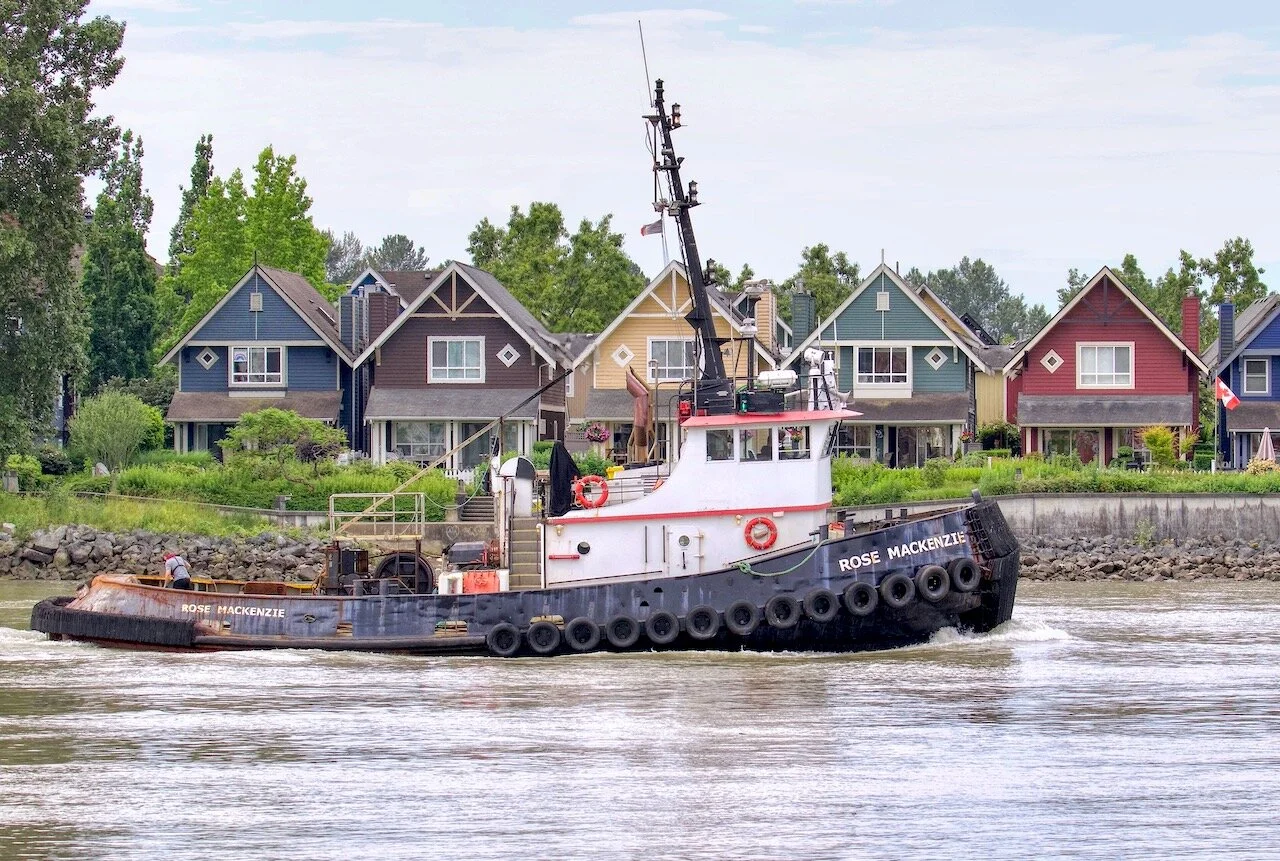 Tugboat “ROSE MACKENZIE” in Fraser RiverClick for lightbox.