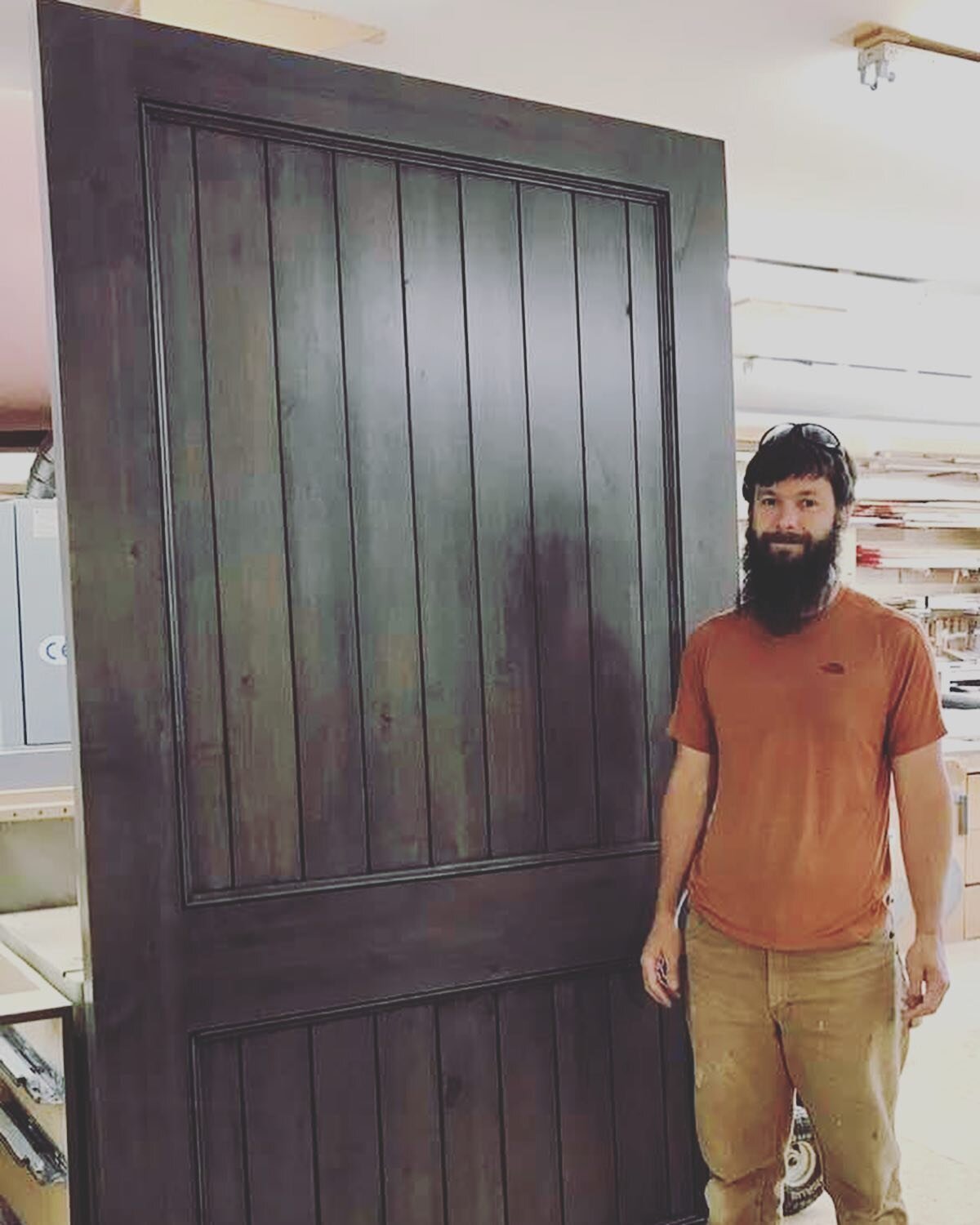 Big door day! This beauty was a beast to move around once assembled...🥵
Complete with a custom @rockymountainhardware track.
.
.
.
#barndoors #slidingdoors