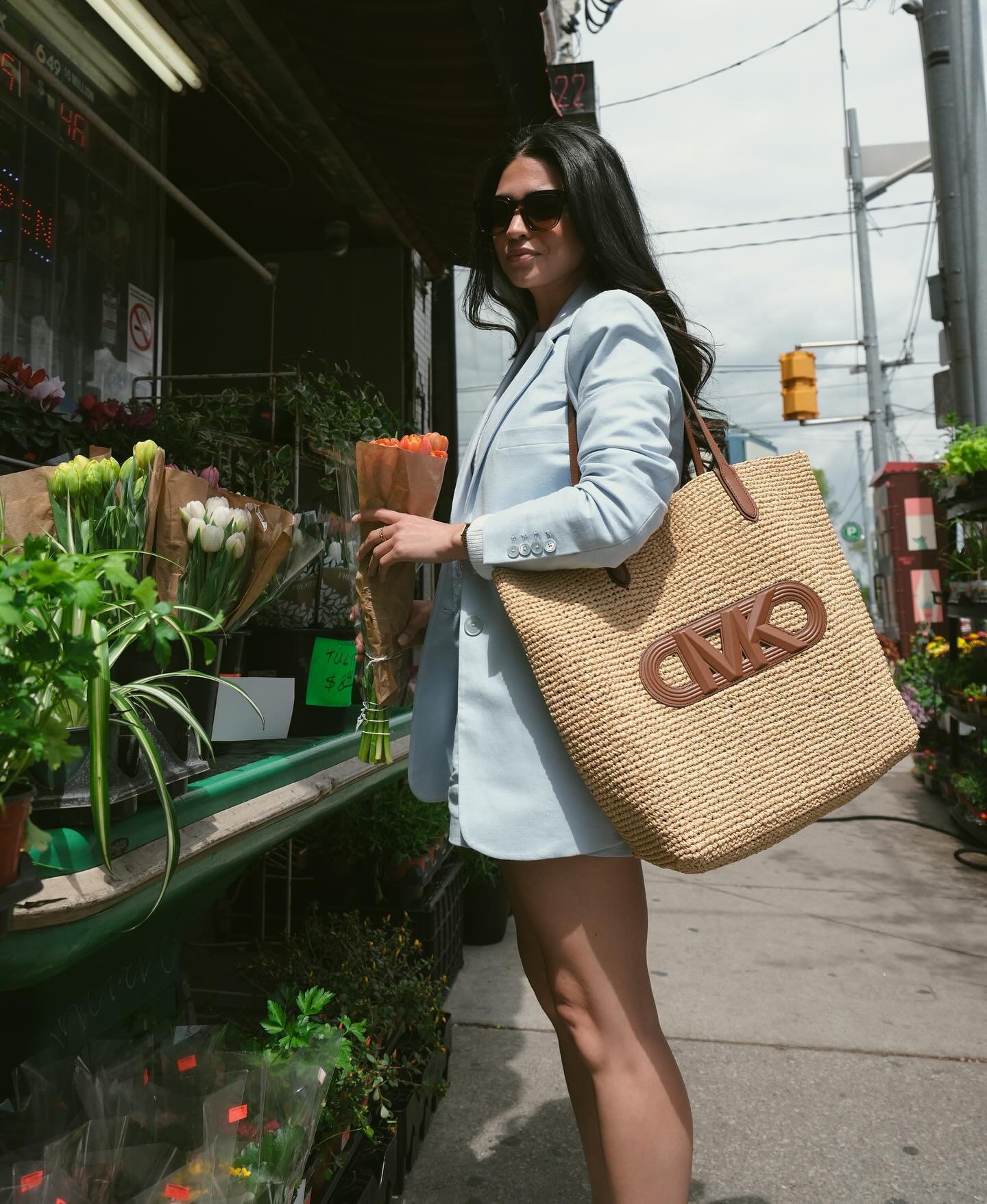 Ad. Summers are for solo dates☀️ 

Farmers market runs and flower shops call for big tote bags and comfy sneakers. My city essentials in the summer 

Mkpartner #michaelkors @michaelkors @shop.ltk #liketkit 
https://liketk.it/4G6ze