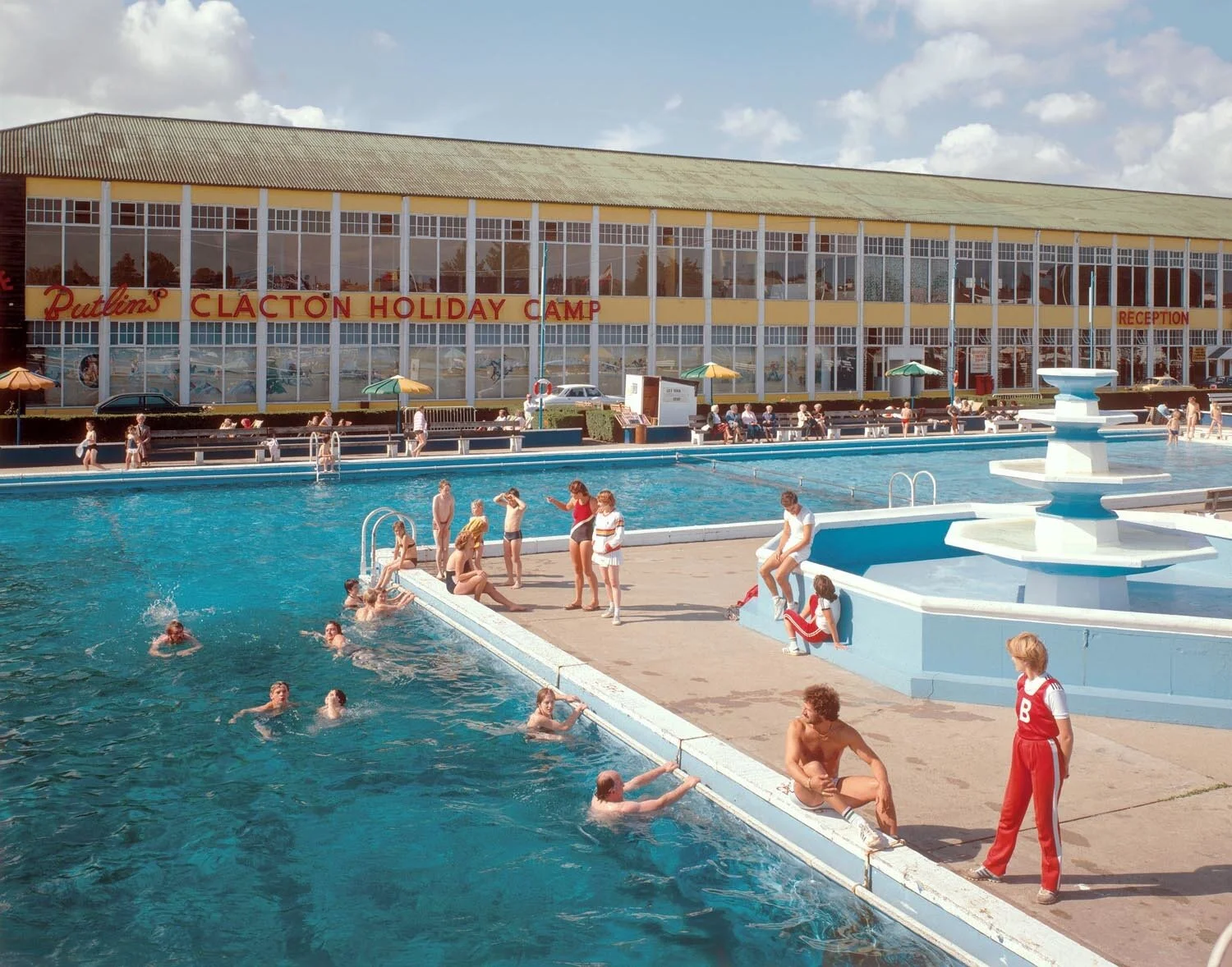 Design Discovery: John Hinde’s 1960s-70s postcards of Butlin’s holiday ...