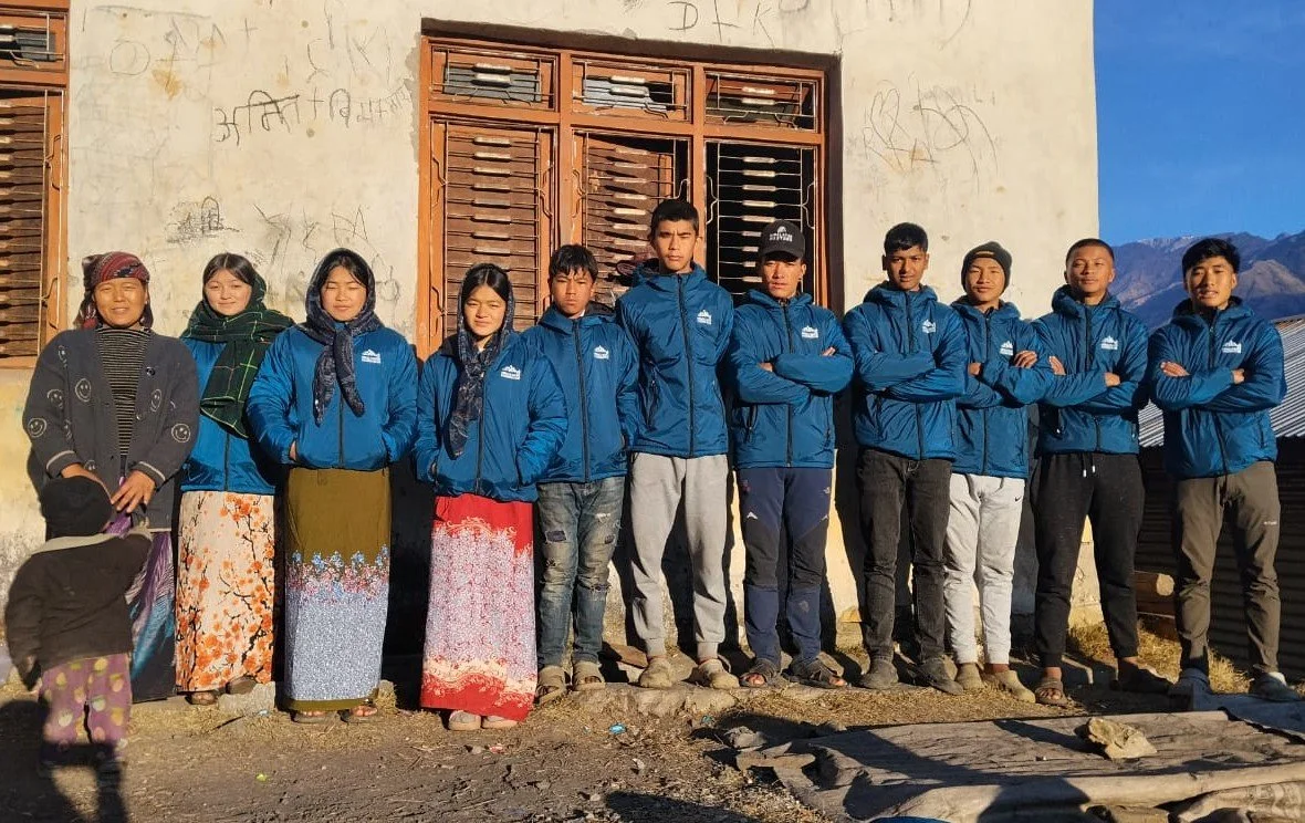      

 
   Nos boursiers de Laprak ont bien démarré l'année puisqu'ils se sont vu offrir une jolie doudoune pour l'hiver. C'est un beau cadeau pour le premier jour de la nouvelle année 2026. 
 




















  
  



     