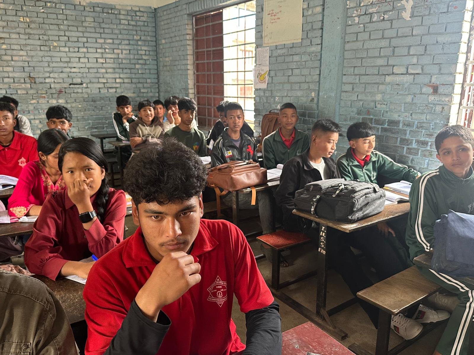       
  
    20 mai : Après avoir passé plusieurs jours à Laprak, puis à Gorkha, Éliane a terminé son voyage à Panauti. Accompagnée par Sanjaya, elle est allée faire un tour à l’école d'Indreshwor Secondary School, puis à Panauti Basic School, l'éco