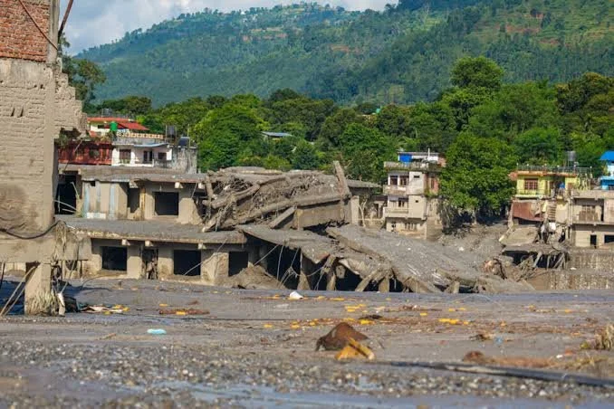       
  
    Au 3 septembre 2026, le bilan provisoire de la crue glaciaire dévastatrice au Népal s'élève à 1.252 morts et 4.216 disparus. Provoquée par l'effondrement d'un glacier le 26 août dernier dans le parc national de Langtang, la catastrophe 